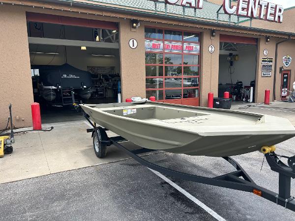 Tracker Grizzly 1754 Jon 2025 Tracker Grizzly 1754 Jon boat on trailer outside service center.