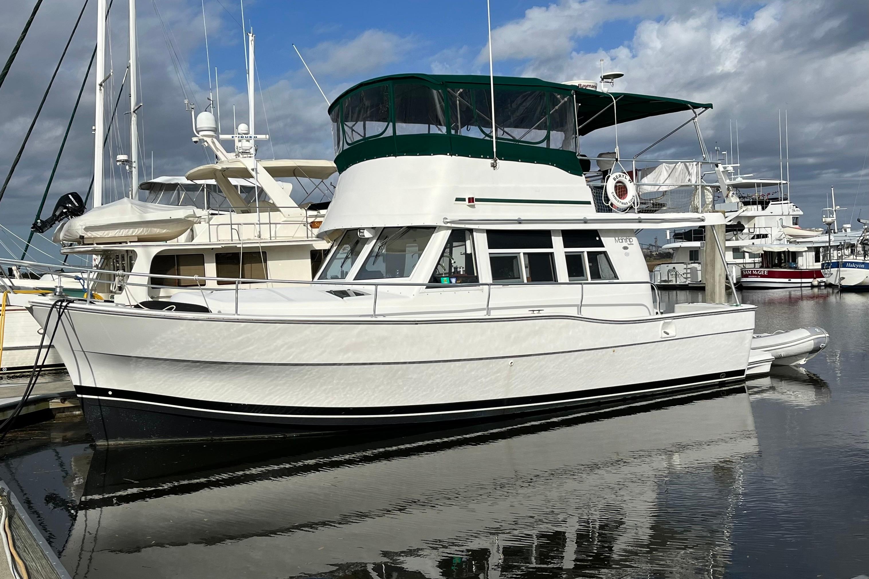2001 Mainship 390 Trawler