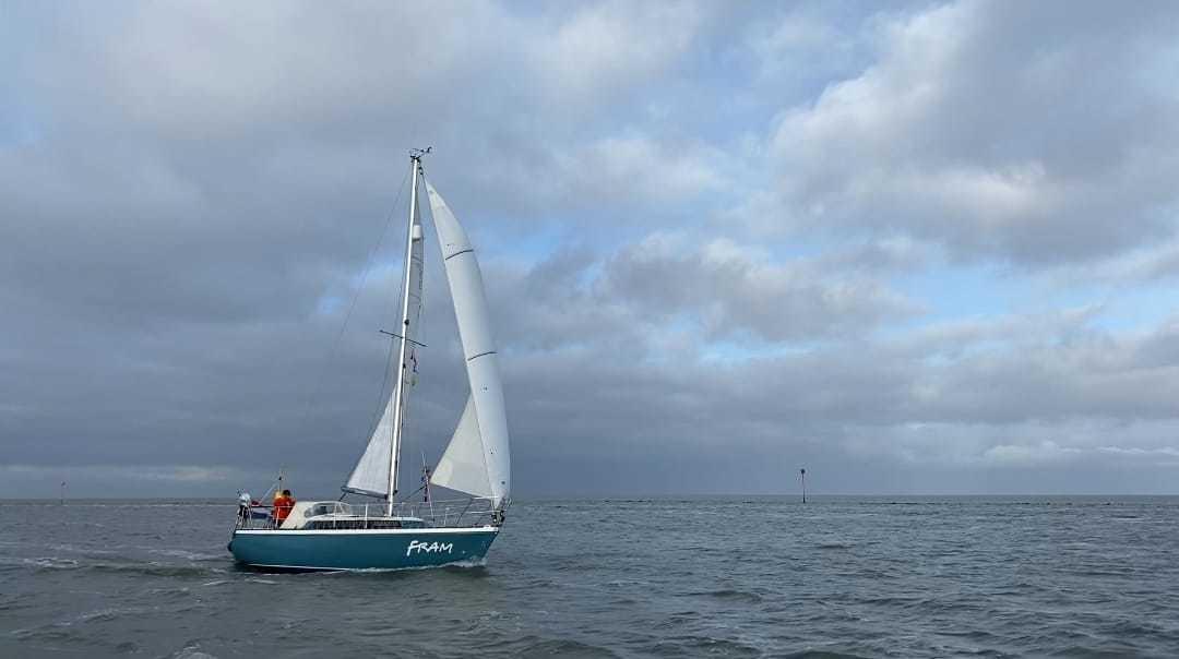 1983 Friendship 28