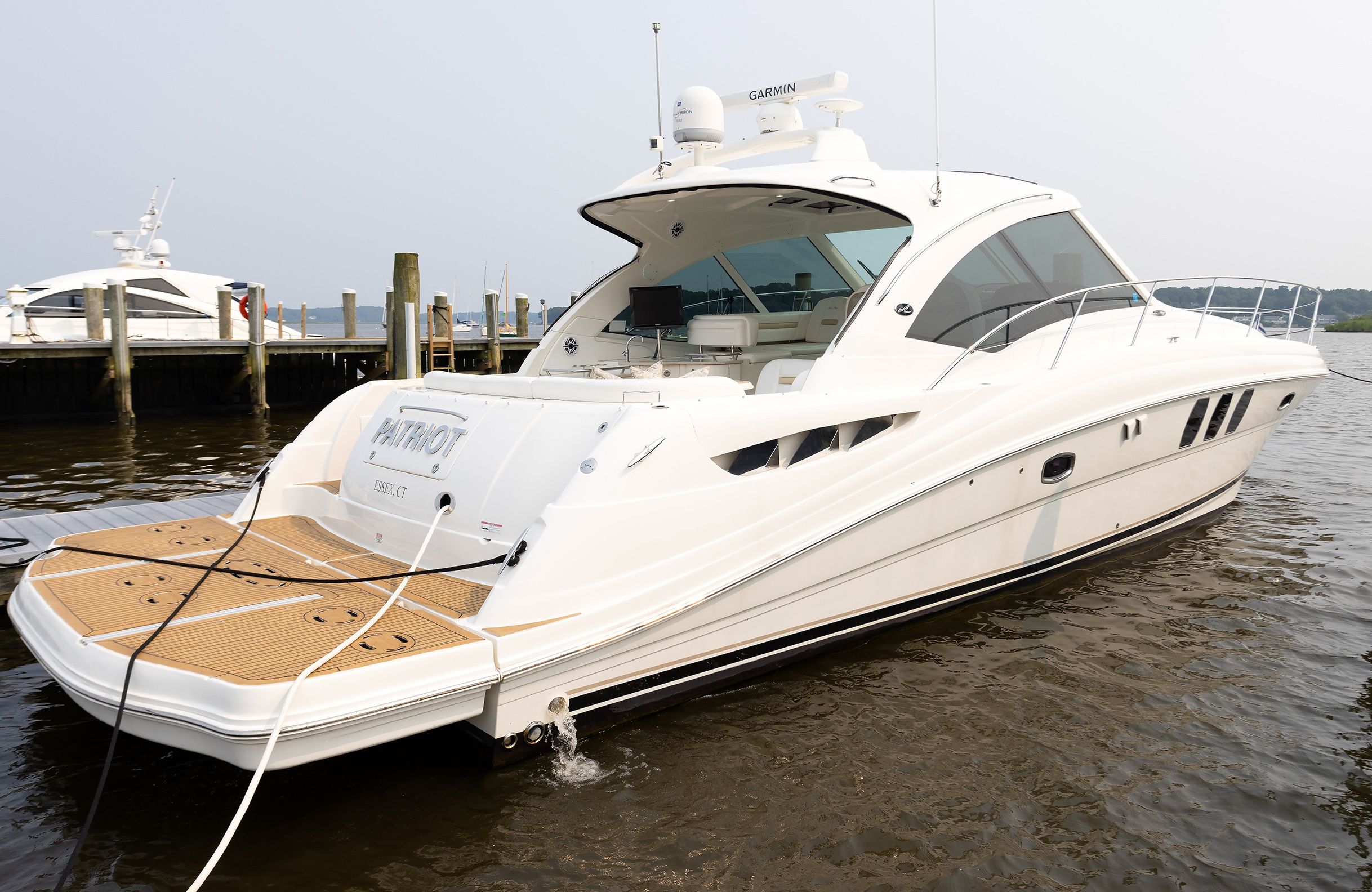 Sea Ray 48 Sundancer PATRIOT Starbaord Profile