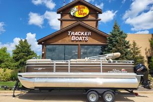 Sun Tracker SportFish 22 XP3 2025 Sun Tracker SportFish 22 XP3 pontoon boat at Bass Pro Shops.