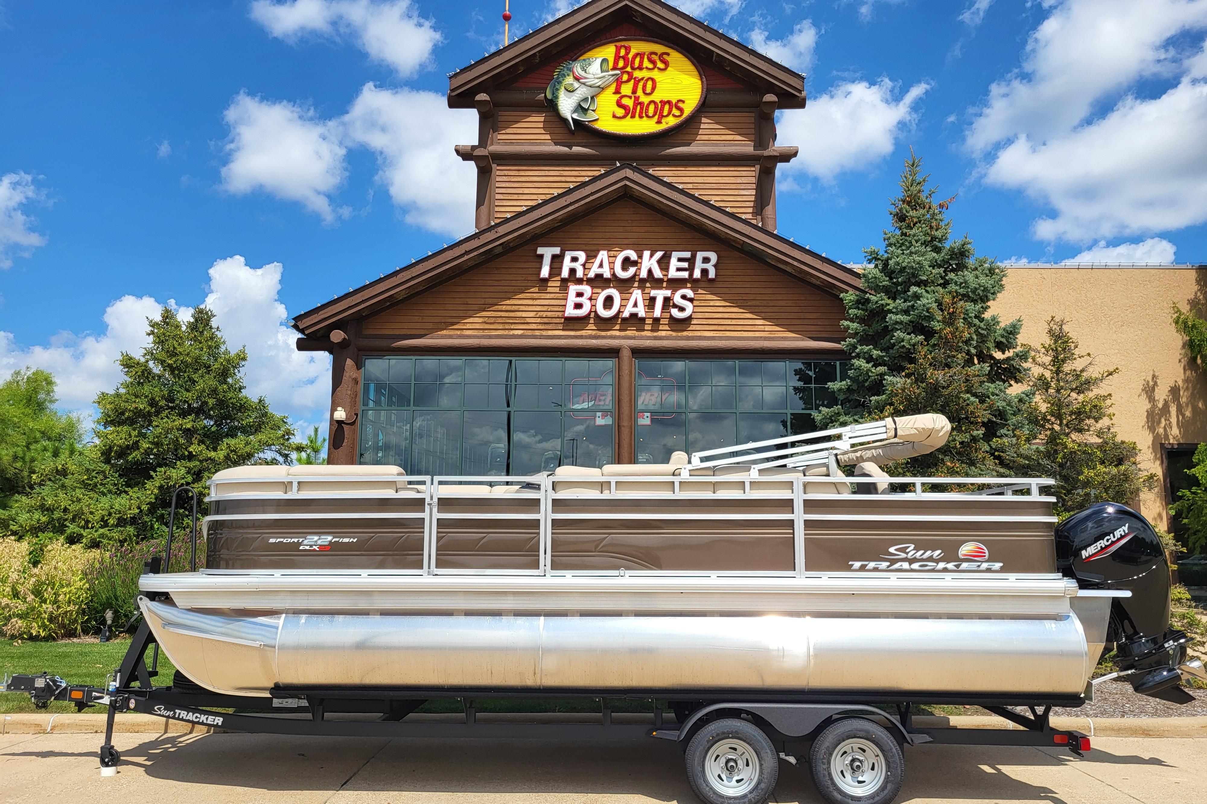Sun Tracker SportFish 22 XP3 2025 Sun Tracker SportFish 22 XP3 pontoon boat at Bass Pro Shops.