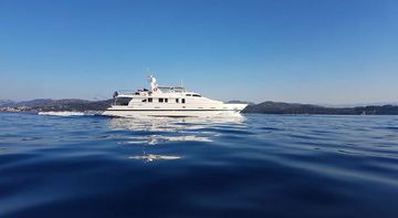 1991 Azimut 90