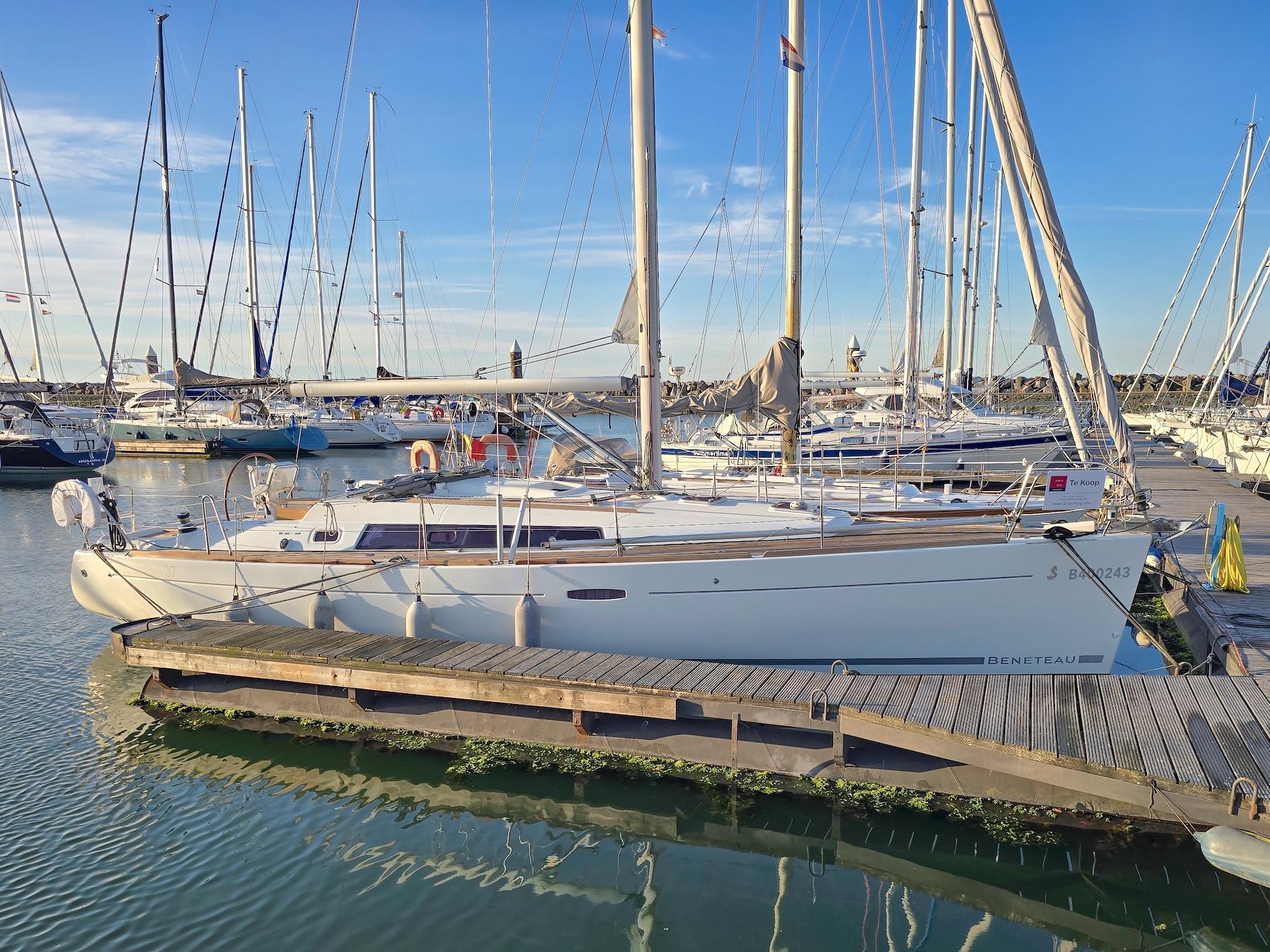 2008 Beneteau Oceanis 37