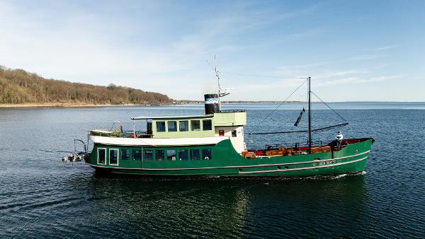 1868 Houseboat HOUSEBOAT