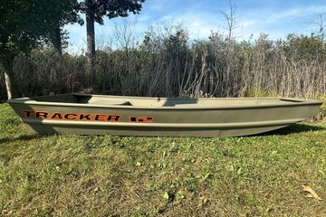 2026 Tracker Grizzly 12 Jon