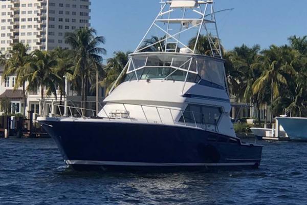 Hatteras Convertible Port Bow