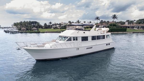 1998 Hatteras 74 Sport Deck Motor Yacht