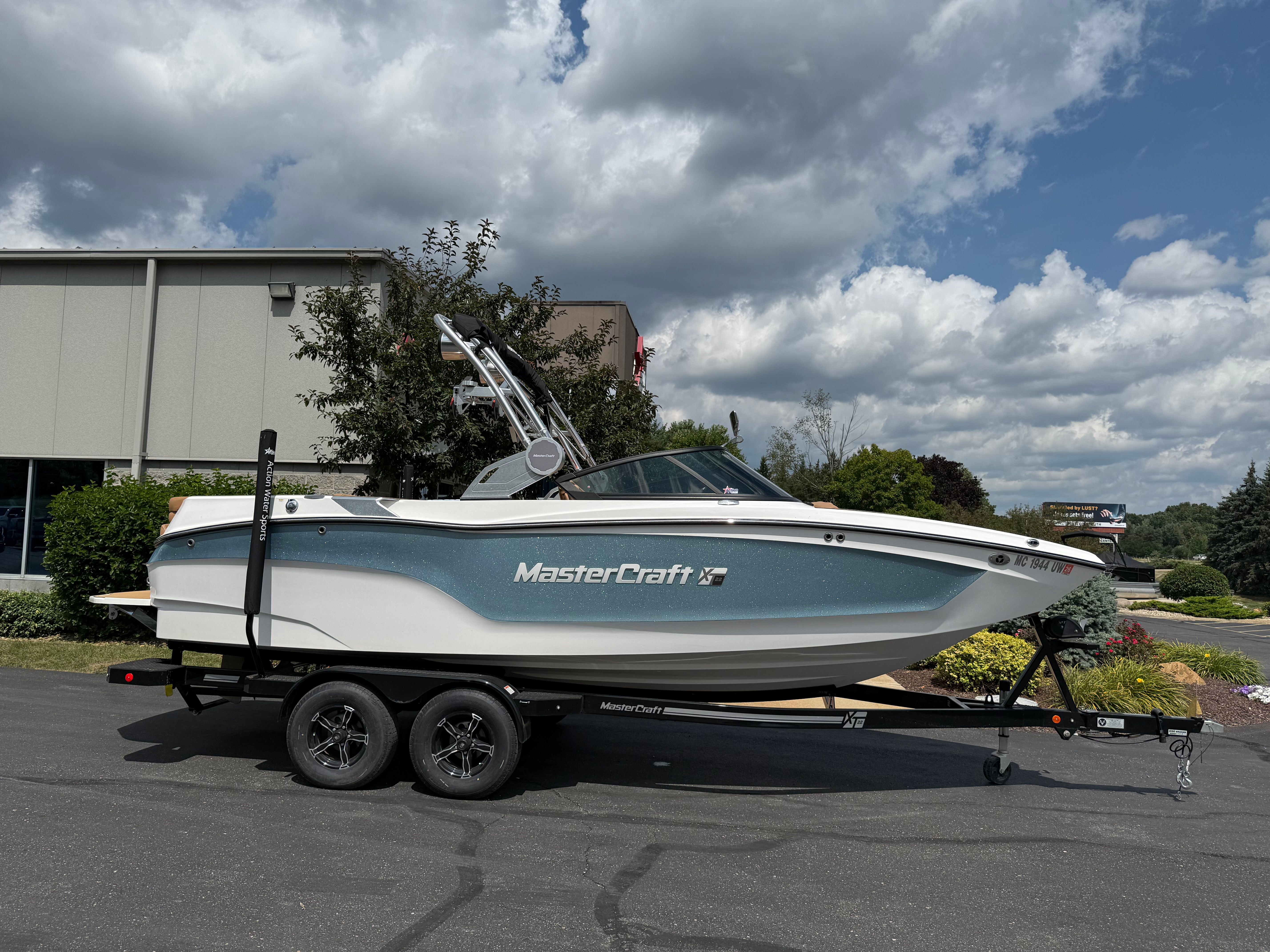 2023 MasterCraft XT22