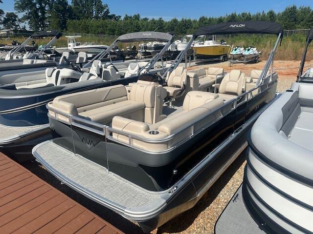 Avalon Venture 19 Quad Lounger