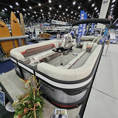 2025 Qwest Pontoons Qwest M24 Splash Pad Tritoon