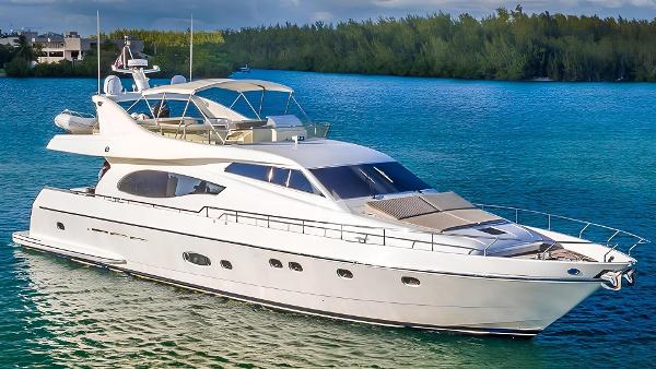 Ferretti Yachts 720
