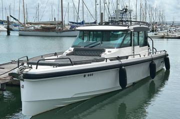 2019 Axopar 37 Sports Cabin