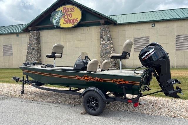 2026 Tracker Bass Tracker Classic Limited