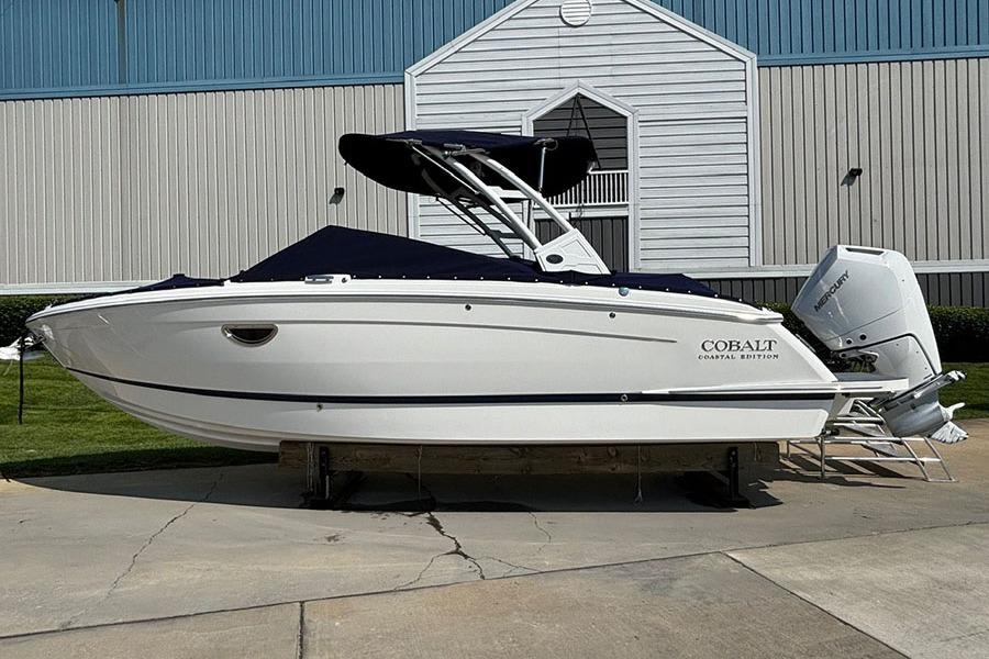 2026 Cobalt R6 Outboard