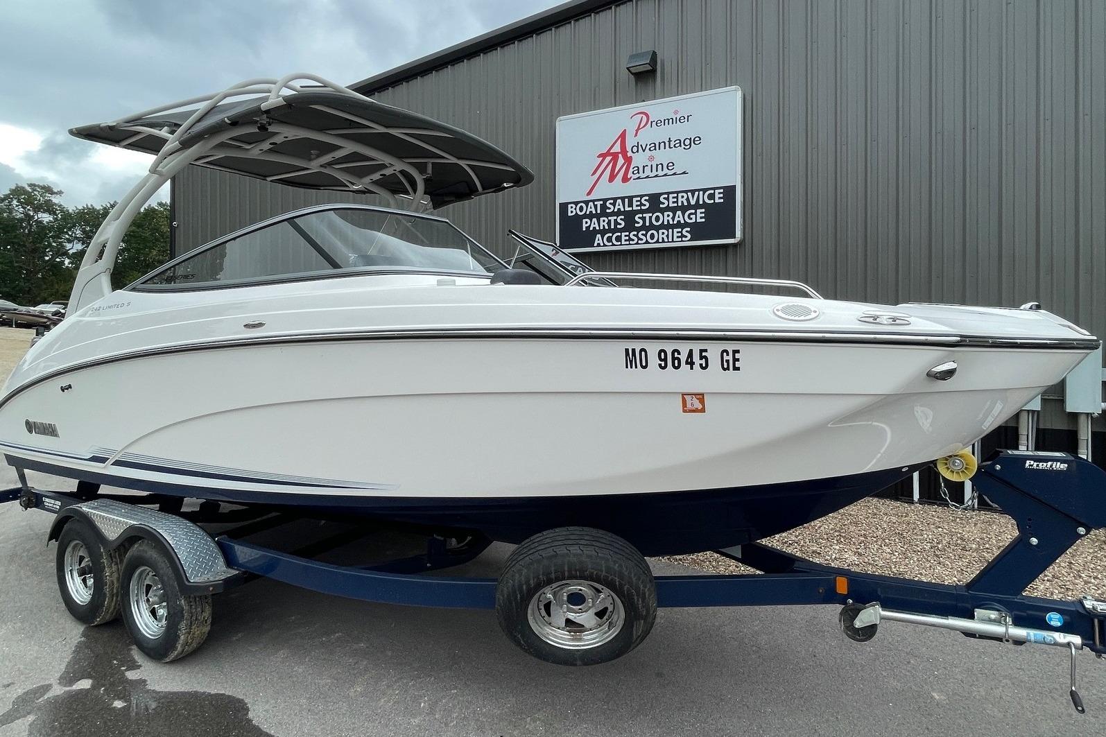 2017 Yamaha Boats 242 Limited S