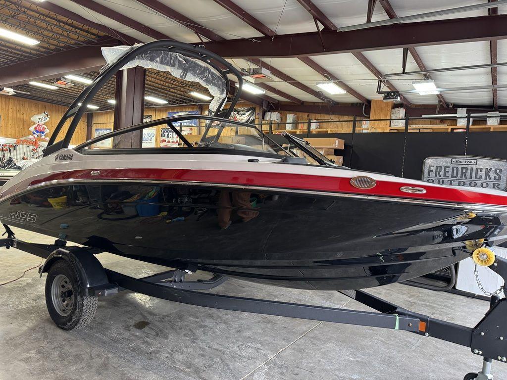 2025 Yamaha Boats AR195
