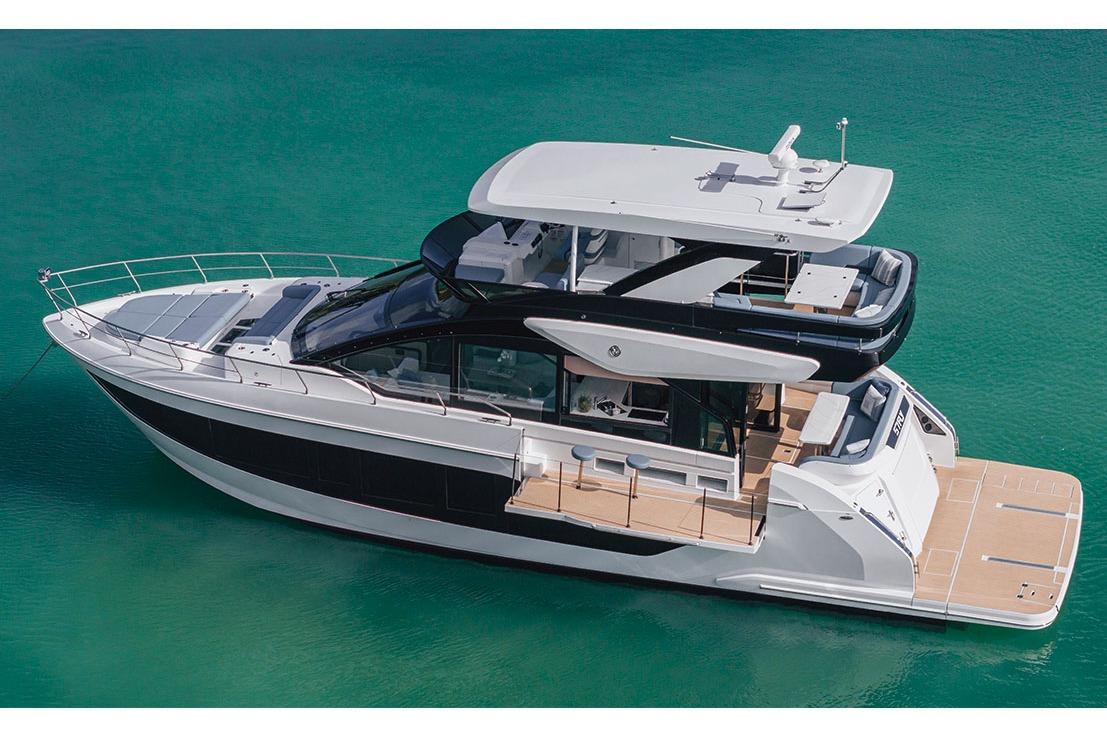2026 Cruisers Yachts 57 Fly