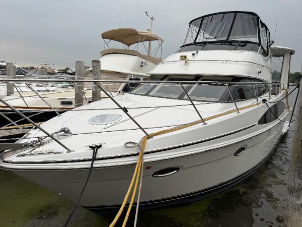 2001 Carver 444 Cockpit Motor Yacht