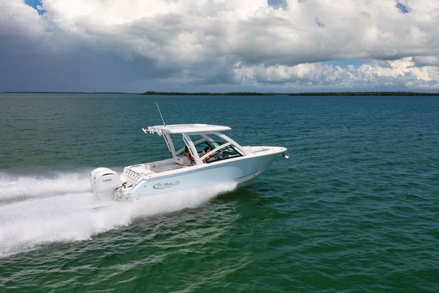 2026 Robalo Dual Console R257 Arriving Early August 2025