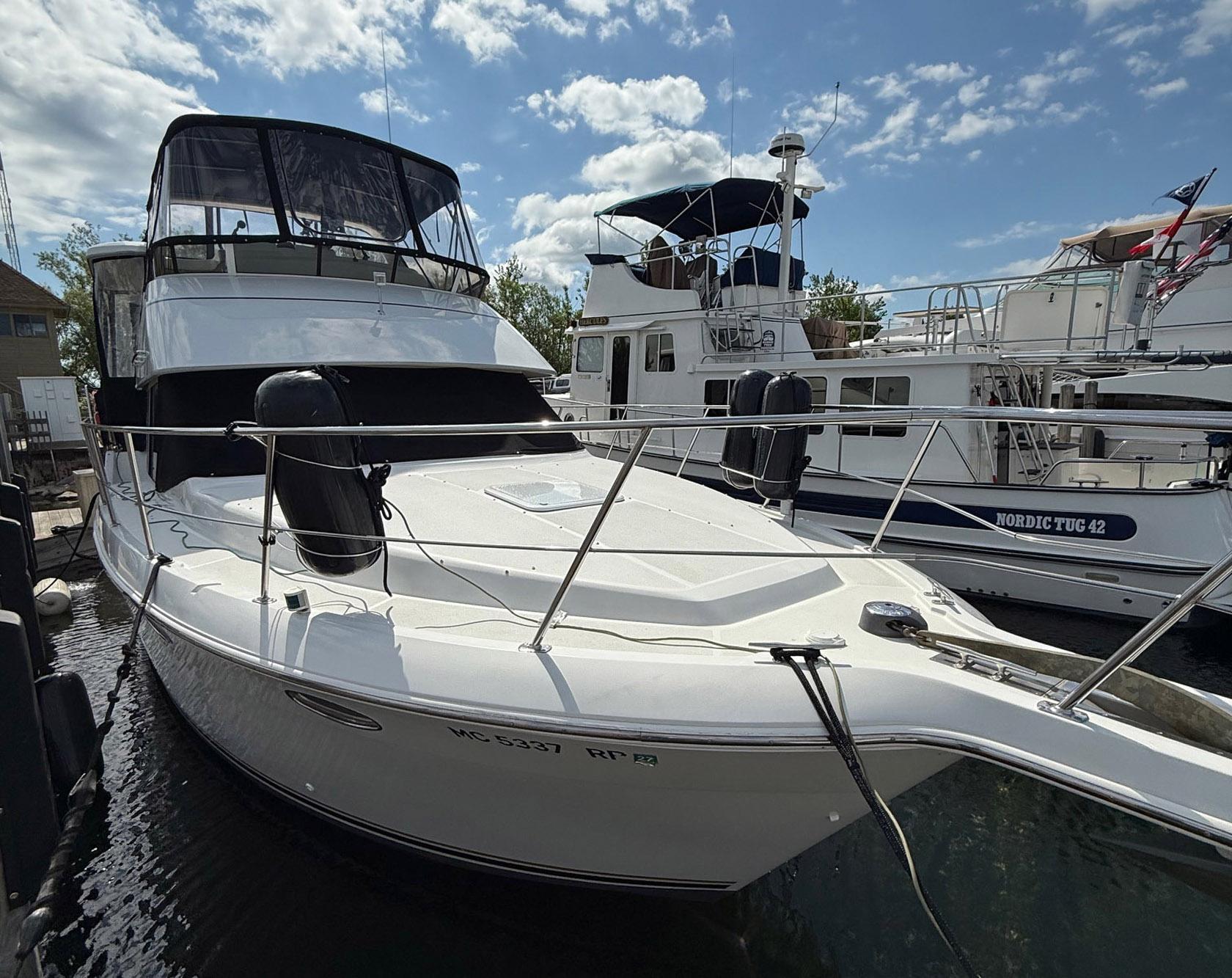 Carver 355 Aft Cabin