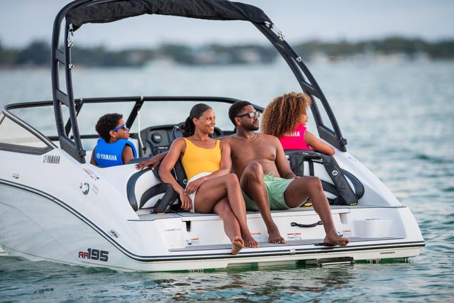 2025 Yamaha Boats AR195