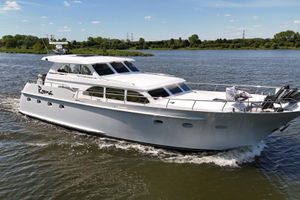 Van der Heijden 18.00 Dynamic De Luxe VS Luxurious 2009 Van der Heijden 18.00 Dynamic De Luxe VS yacht cruising on a serene river.