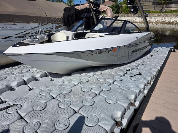 2016 Malibu Wakesetter 20 VTX