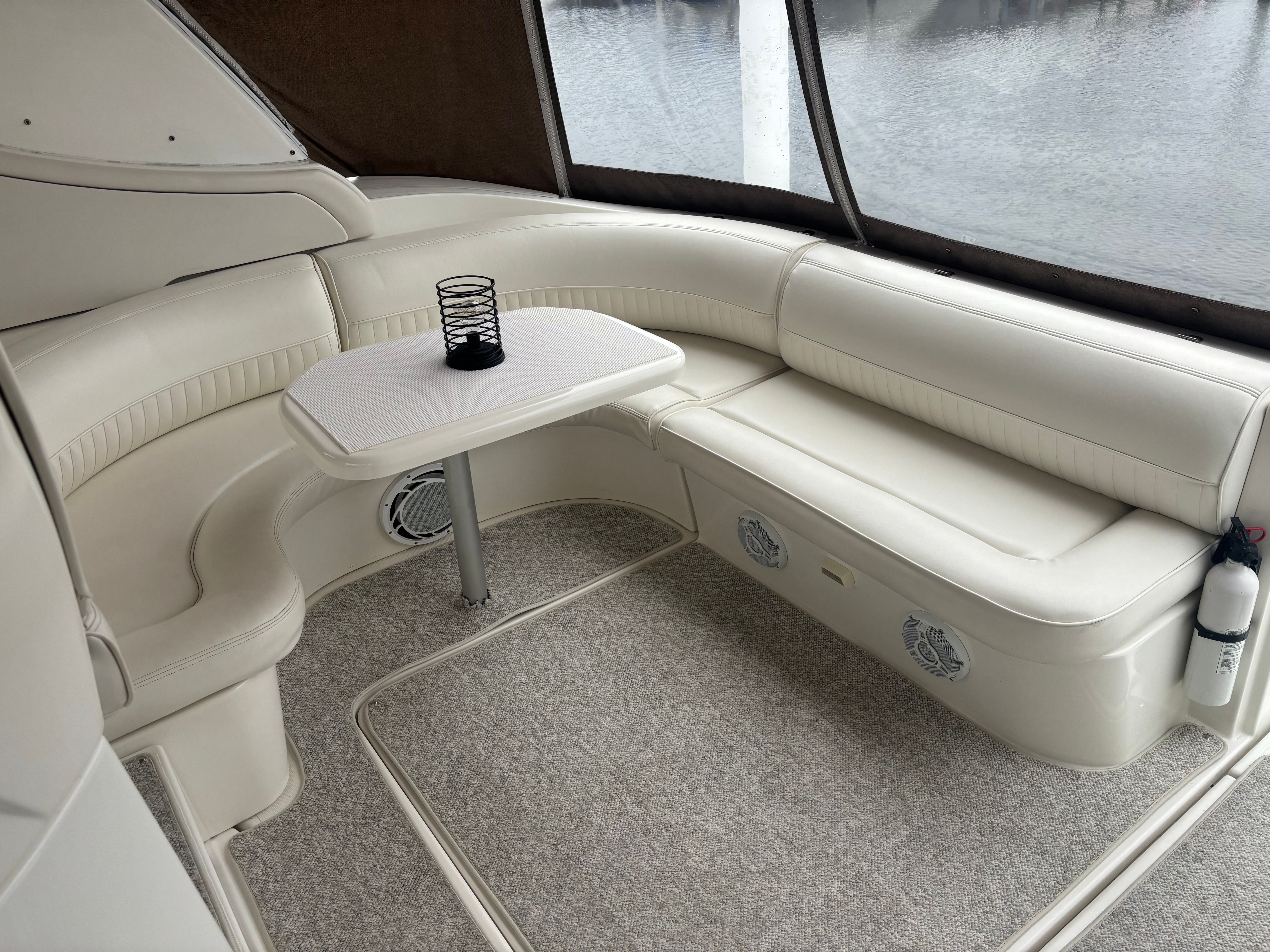 2001 Cruisers Yachts 3672 Express
