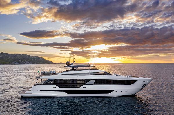 Ferretti Yachts 1000 Esterno