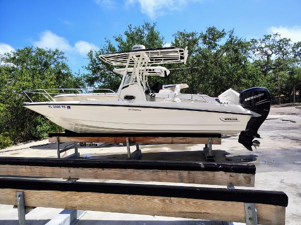 2015 Boston Whaler 240 Dauntless