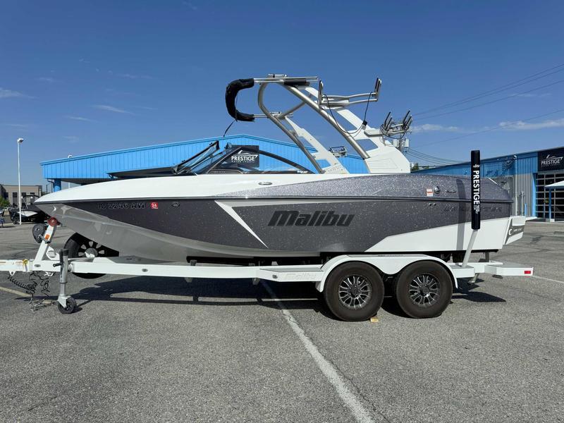Malibu Wakesetter 20 VTX 2017 Malibu Wakesetter 20 VTX boat on trailer, parked outdoors.