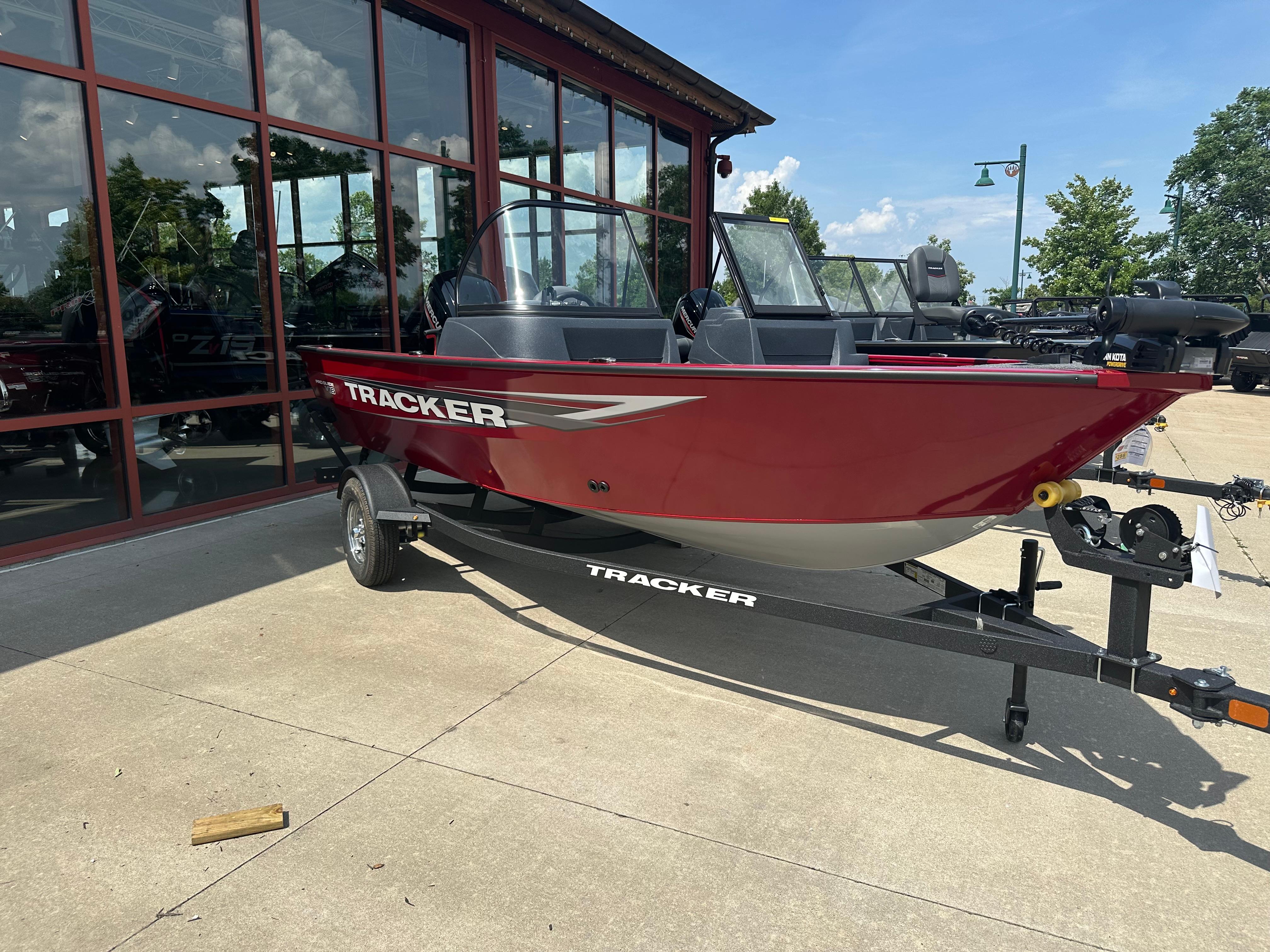 2025 Tracker Pro Guide V-16 WT