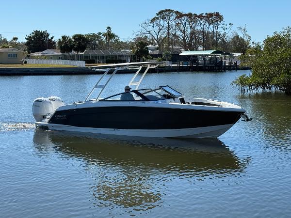 2025 Cobalt R8 Outboard