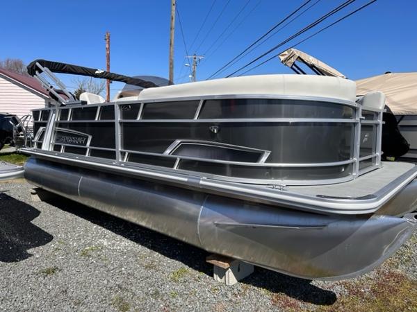 Starcraft EX 20 C 2024 Starcraft EX 20 C pontoon boat with sleek silver design.