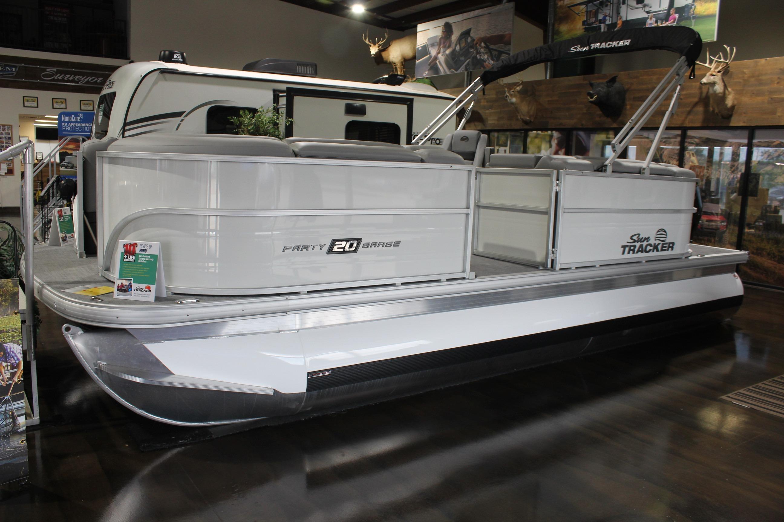 2026 Sun Tracker Party Barge 20 DLX