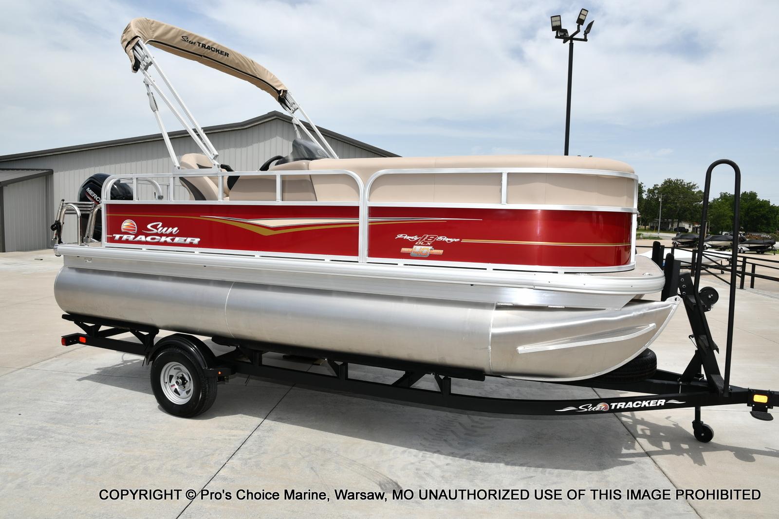 Sun Tracker PARTY BARGE 18 DLX w/60HP 4 Stroke ~IN STOCK!!~