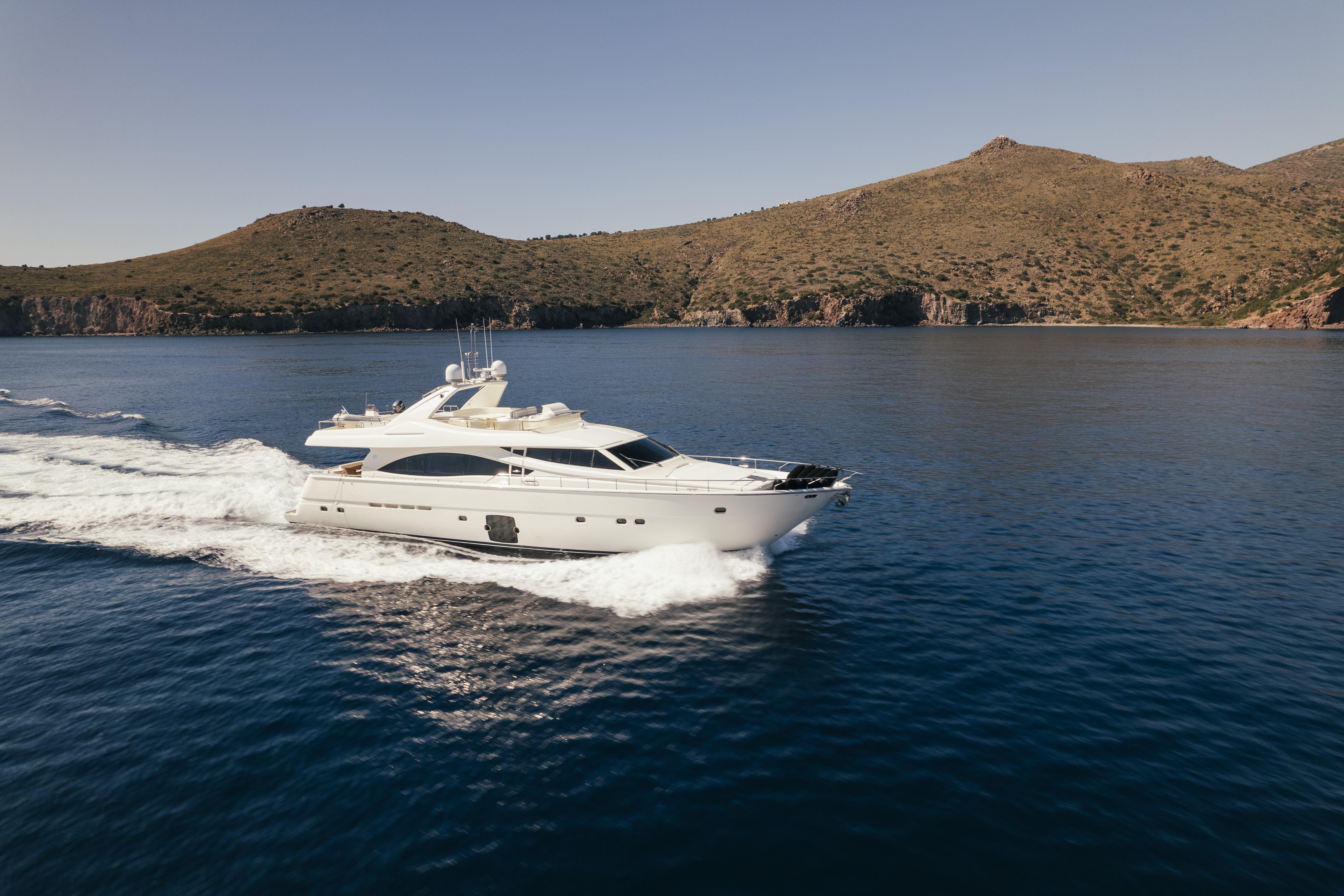 2006 Ferretti Yachts 830