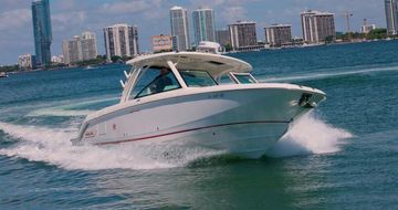 2021 Boston Whaler 320 Vantage