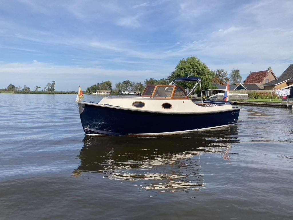 2005 Marine Craft Dutch Classic 820