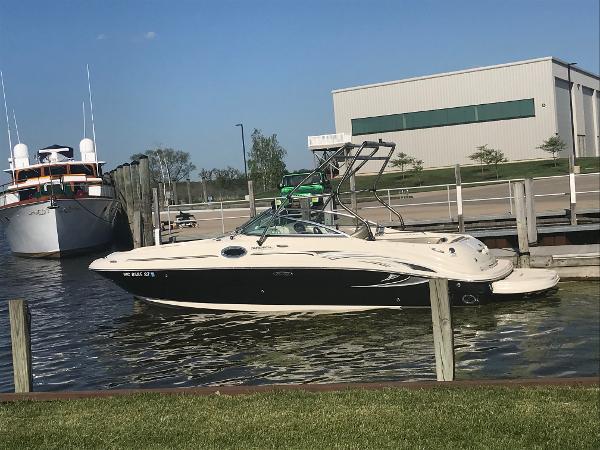 2006 Sea Ray 240 Sundeck
