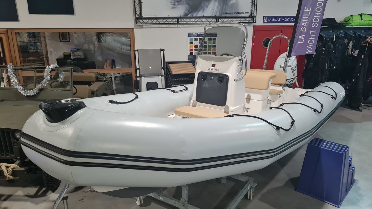 2022 Bombard Sunrider 650