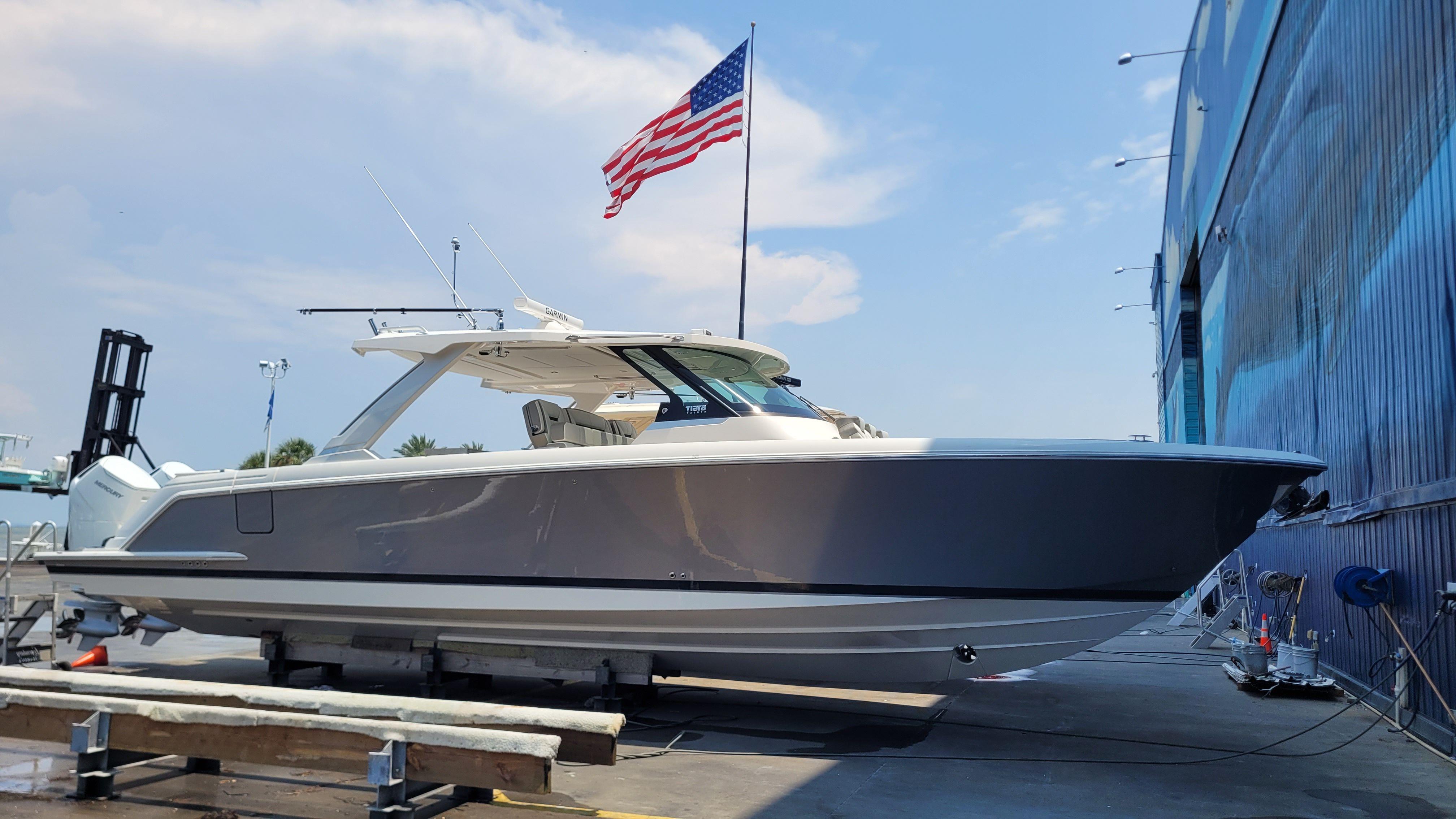 Tiara Yachts 43-LS 2025 Tiara Yachts 43 Ls - Image 1