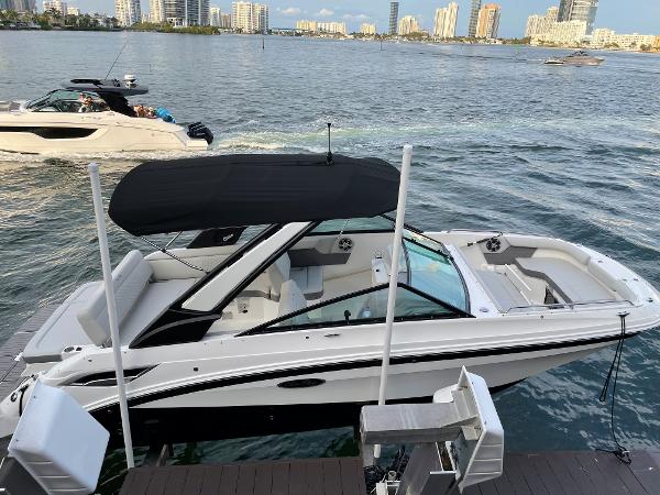 2022 Sea Ray SDX 250