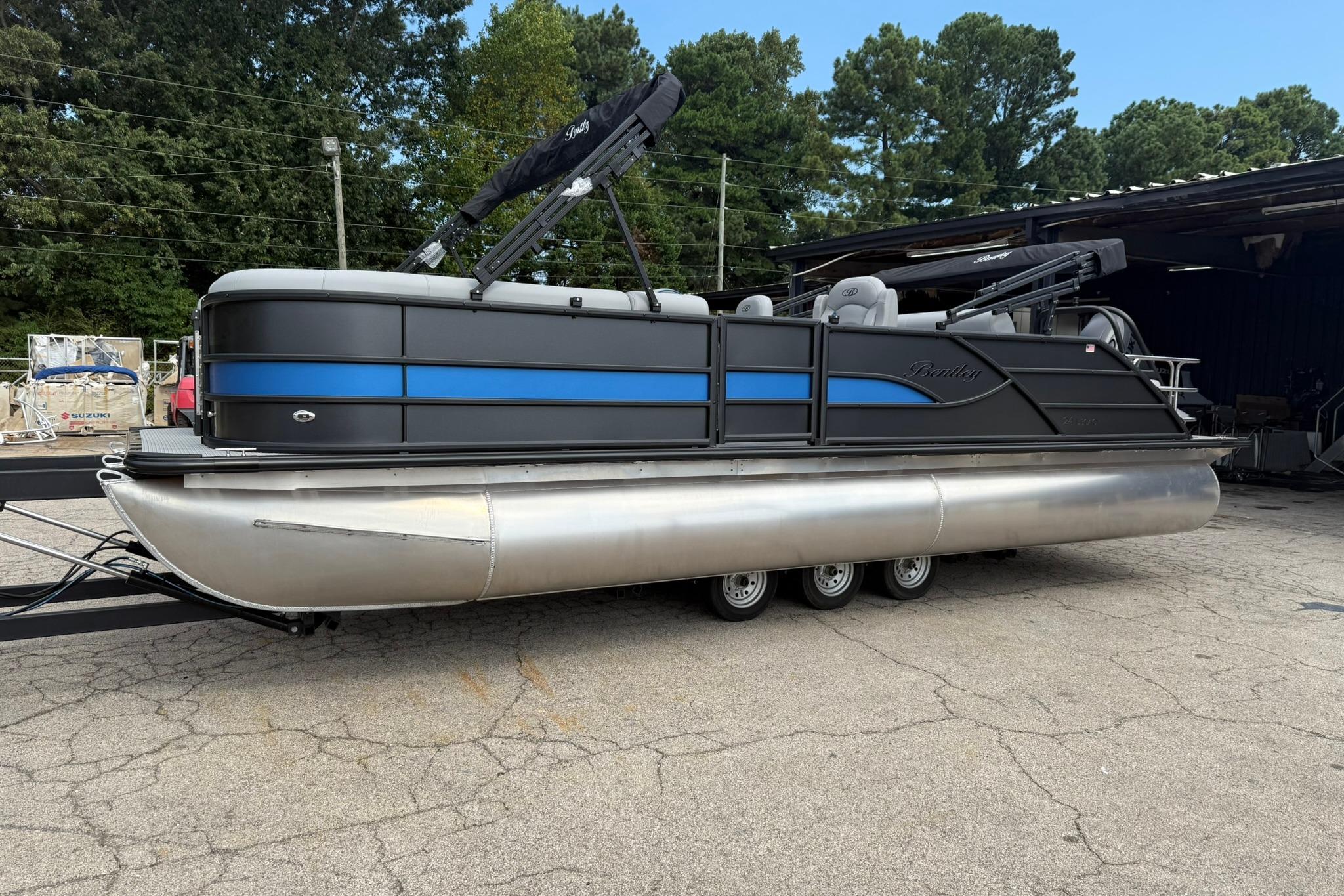 2025 Bentley Pontoons Legacy 243 Swingback