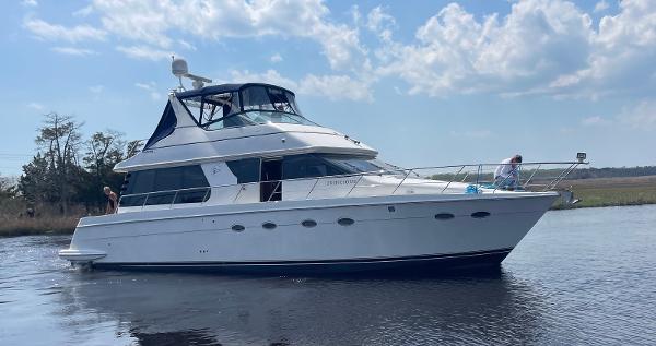 Carver 530 Voyager Pilothouse 1999 Carver 530 Voyager Pilothouse yacht cruising on a sunny day.