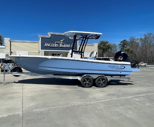 2024 Robalo 246 Cayman