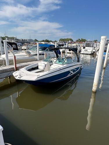 Regal Fasdeck RX 2017 Regal Fasdeck RX boat docked at a marina on a sunny day.
