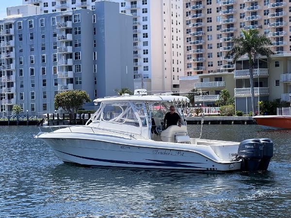 Hydra-Sports 33VX 2006 Hydra-Sports 33VX boat cruising near waterfront buildings.