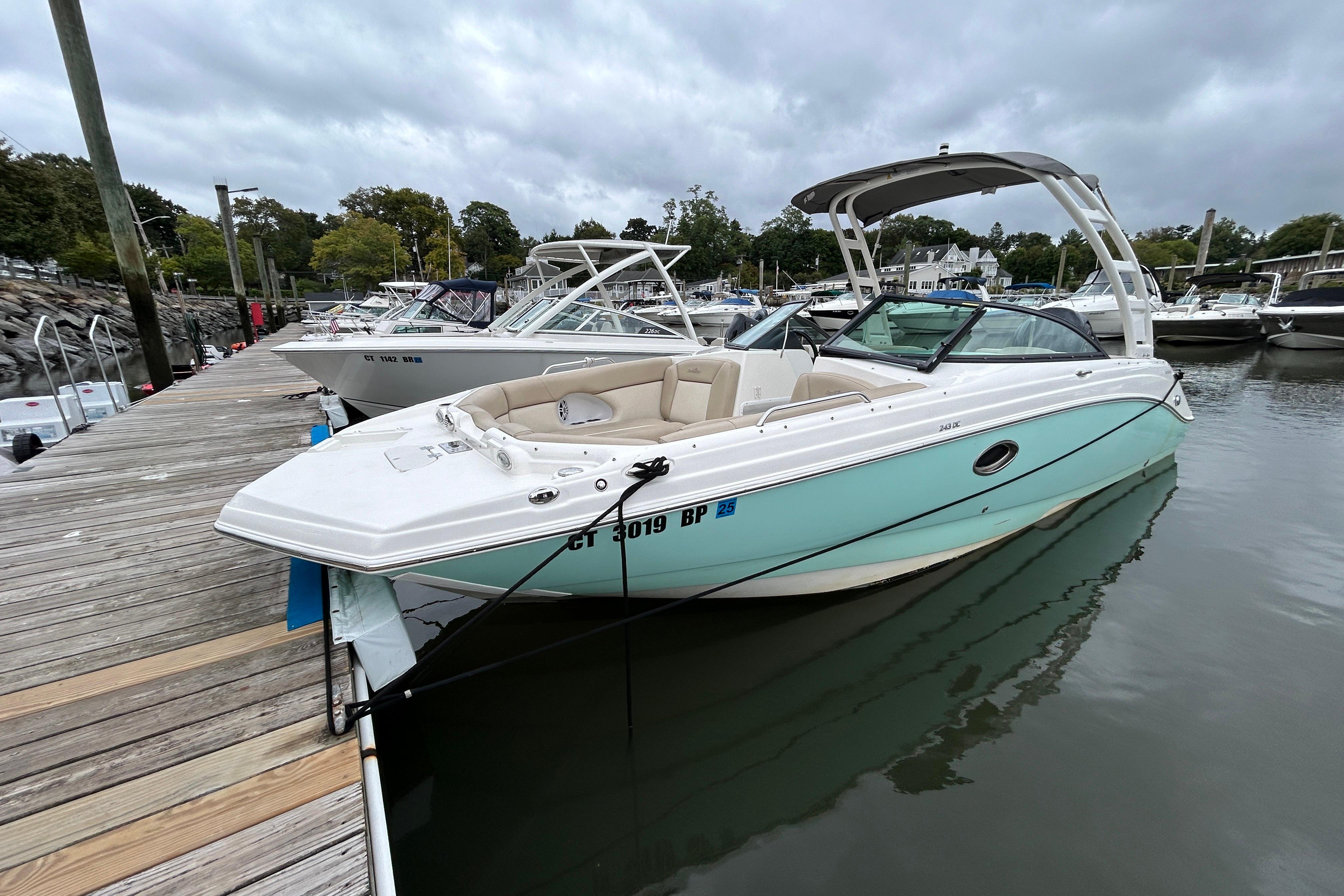 2022 NauticStar 243 DC